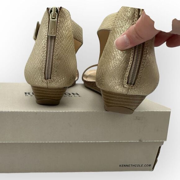 NWOT Kenneth Cole Reaction Womens Great Gal T Strap Wedge Sandal Beige Size 9 - Picture 7 of 10